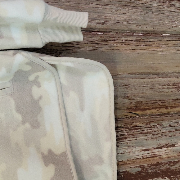 Tan camo sweater with button up neck and pockets - Picture 7 of 8
